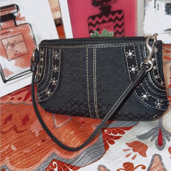 Coach wristlet - Picture 7 of 7